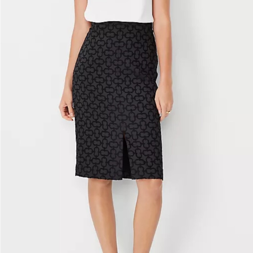 Link Jacquard Front Slit Pencil Skirt